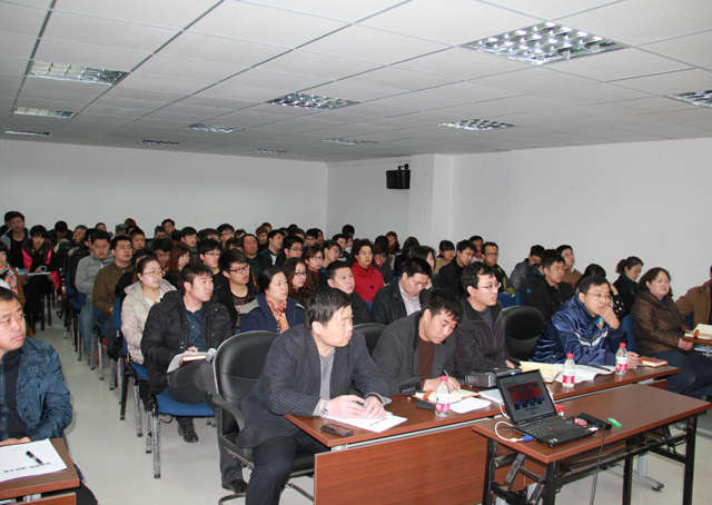 公司组织整个员工进杏锥商务礼节》培训